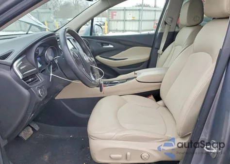 2020 Buick Envision Preferred z USA, uszkodzony, nr VIN LRBFXBSA8LD133821